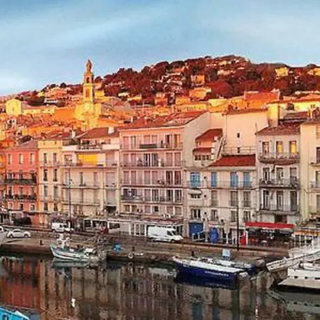 Magnifique 102 M2 Art/déco Au Bord De L'eau Appartement Sète
